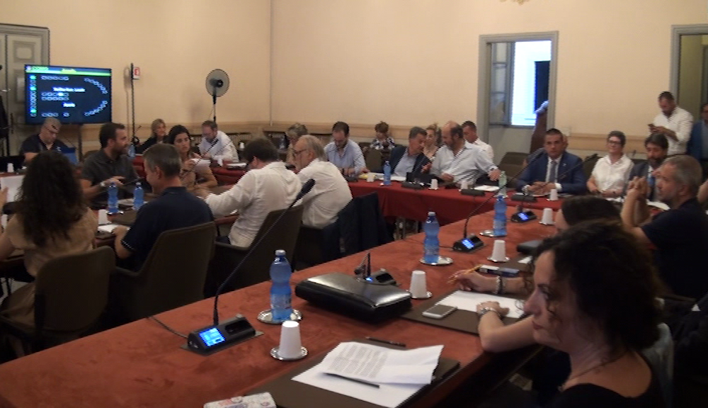 Il consiglio comunale di Como va in vacanza non senza preoccupazioni sulla tenuta della maggioranza