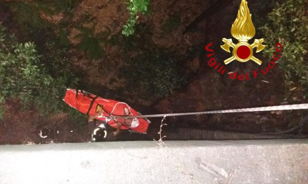 Intervento a Moltrasio dei vigili del fuoco, recuperati due escursionisti francesi