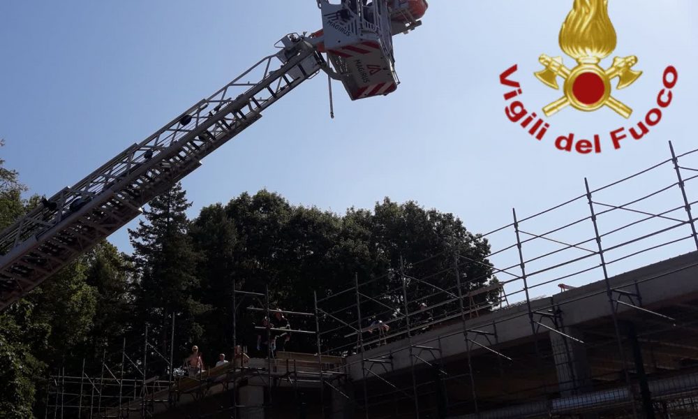 Infortunio sul lavoro in via Canturina a Camerlata, ferito operaio 29enne