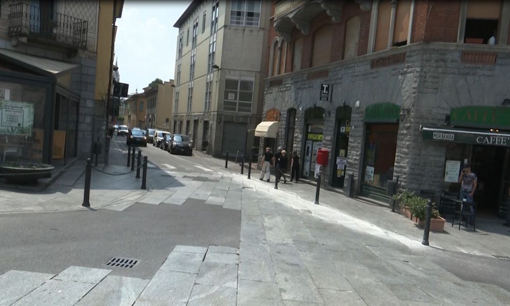 Cantù, al via i lavori sulle lastre “ballerine”. Commercianti disposti a sopportare i disagi per avere una piazza sicura