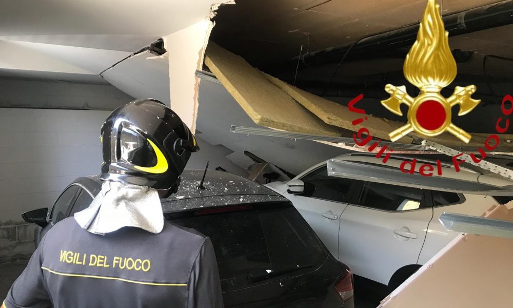 Como, crolla un controsoffitto in una autorimessa. Auto danneggiate, nessun ferito