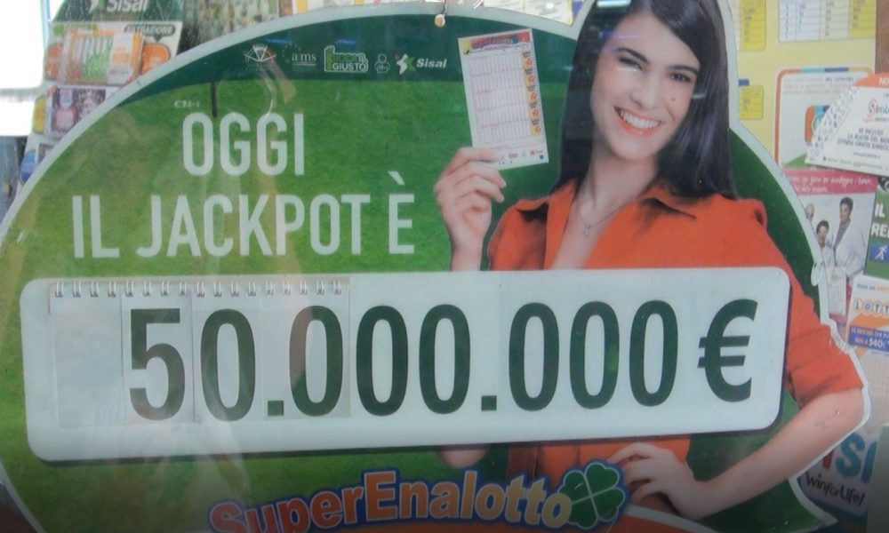 Superenalotto, ieri la vincita dei record a Lodi. Il jackpot è sceso a 50 milioni, continua la febbre da gioco