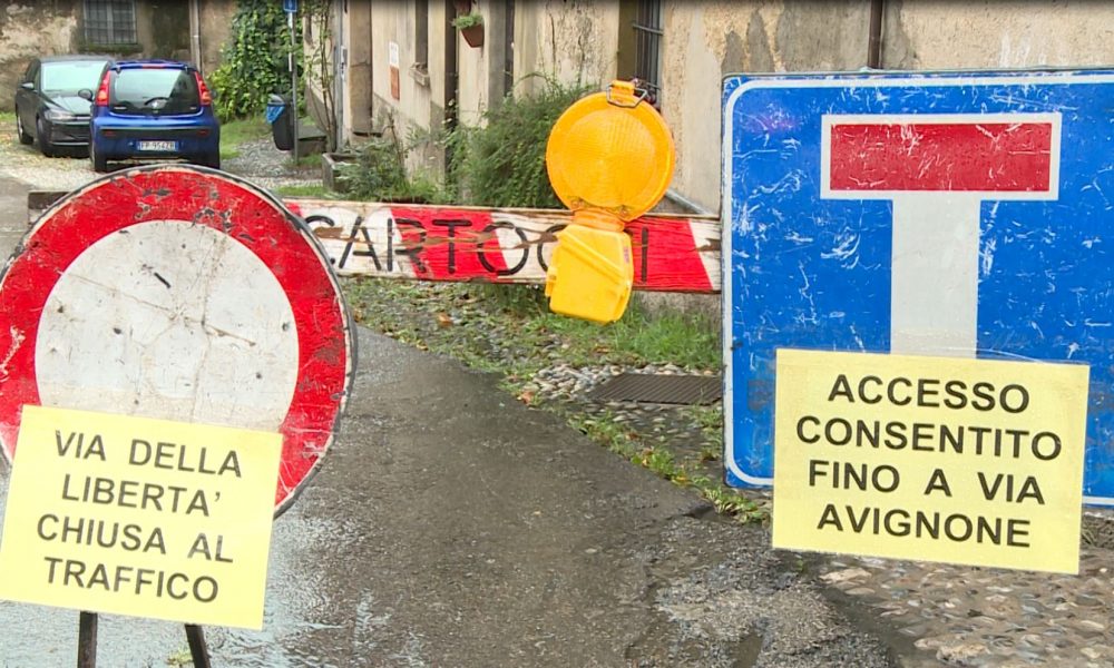 Como, riparato il tombino. È stata riaperta via Libertà