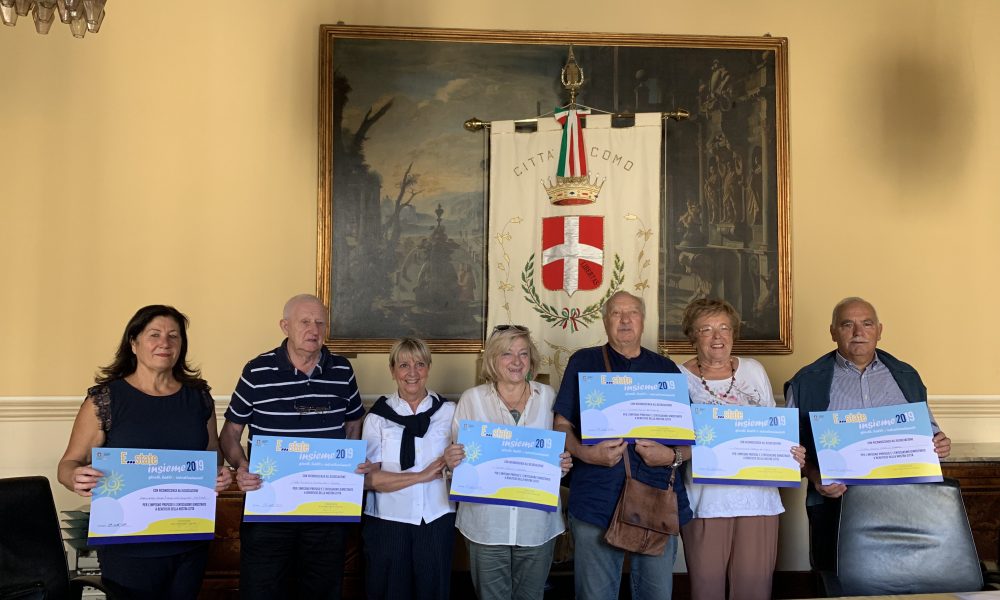 Como, le iniziative estive per gli anziani. Premiate in Comune le associazioni che hanno aderito
