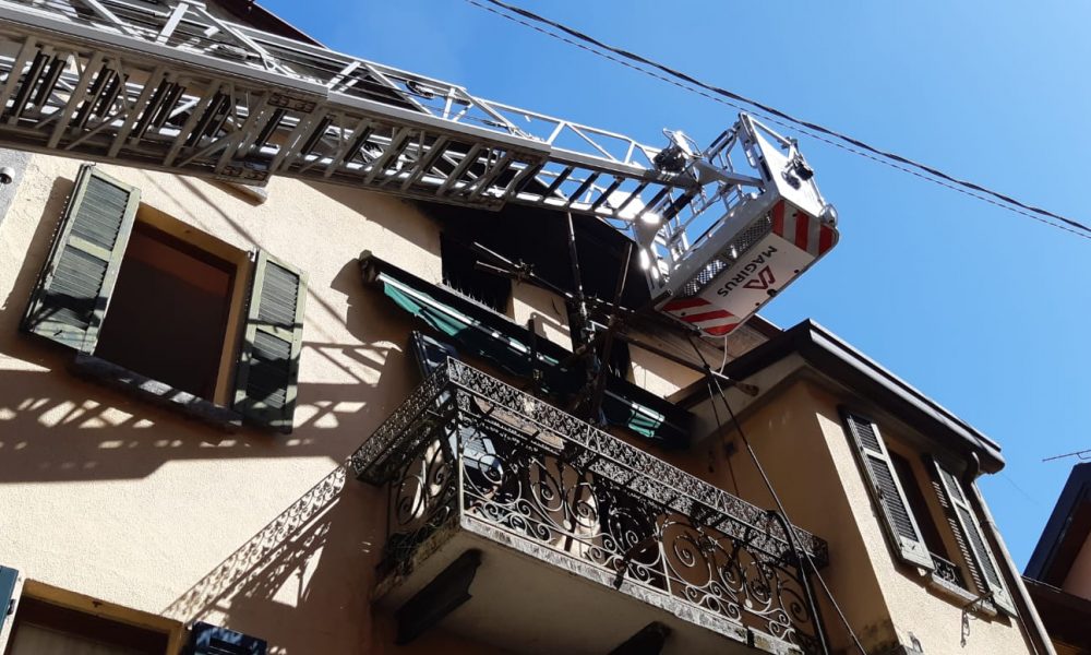 Brienno, incendio in una casa in ristrutturazione, soccorso un uomo intossicato dal fumo