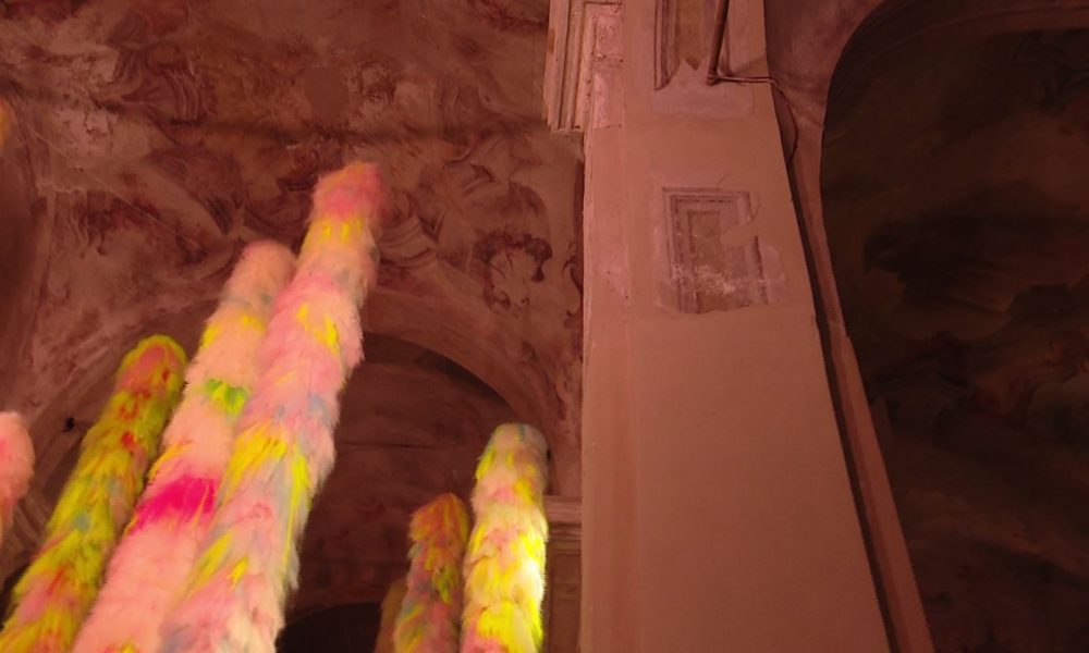 Miniartextil da domani nella ex chiesa di San Francesco, raccolta fondi per i senzatetto