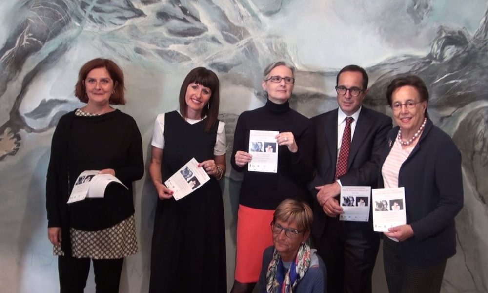 Disagio sociale, una mostra al Broletto con gli scatti di Giovanni Gastel