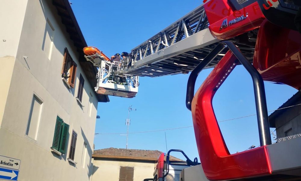 Olgiate Comasco, ferito in casa, soccorso dai vigili del fuoco