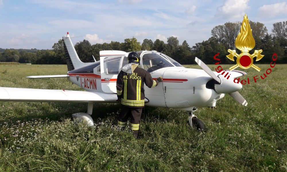 Casnate, atterraggio d’emergenza per un velivolo con due persone a bordo