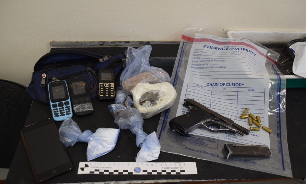Guanzate, blitz nei boschi, arrestati due spacciatori, sequestrati quasi 4 chilogrammi di droga
