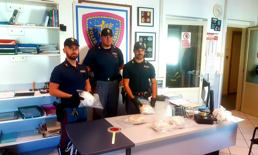 Cocaina nascosta nei sedili dell’auto, canturino arrestato a Monza