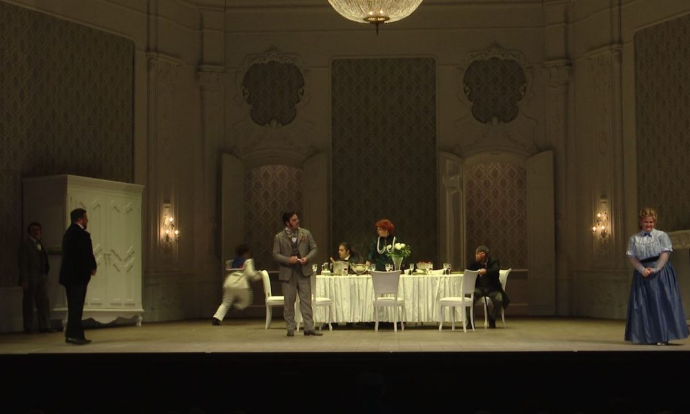 La “prima” al Teatro Sociale, in scena il Guglielmo Tell. Sfilata di vip in abito da sera