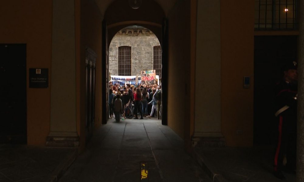 Protesta per il clima, blitz degli studenti in Comune a Como