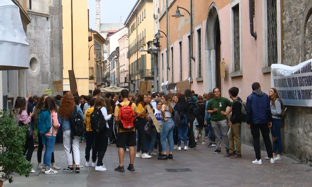 Protesta per il clima, gli studenti in comune. Il vicesindaco: “A breve un incontro”