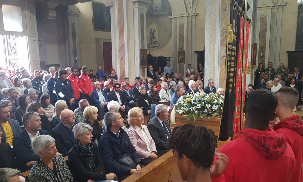 Veniano, l’ultimo saluto a Sergio Mascheroni, in chiesa calciatori e amici