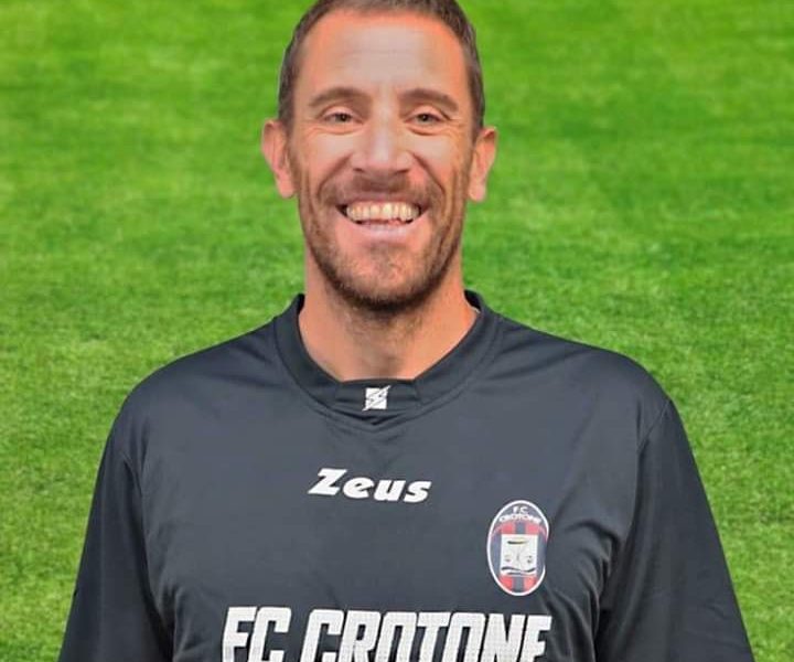 Domani alle 15 i funerali di Mascheroni: a Veniano arriva in aereo il Crotone Calcio