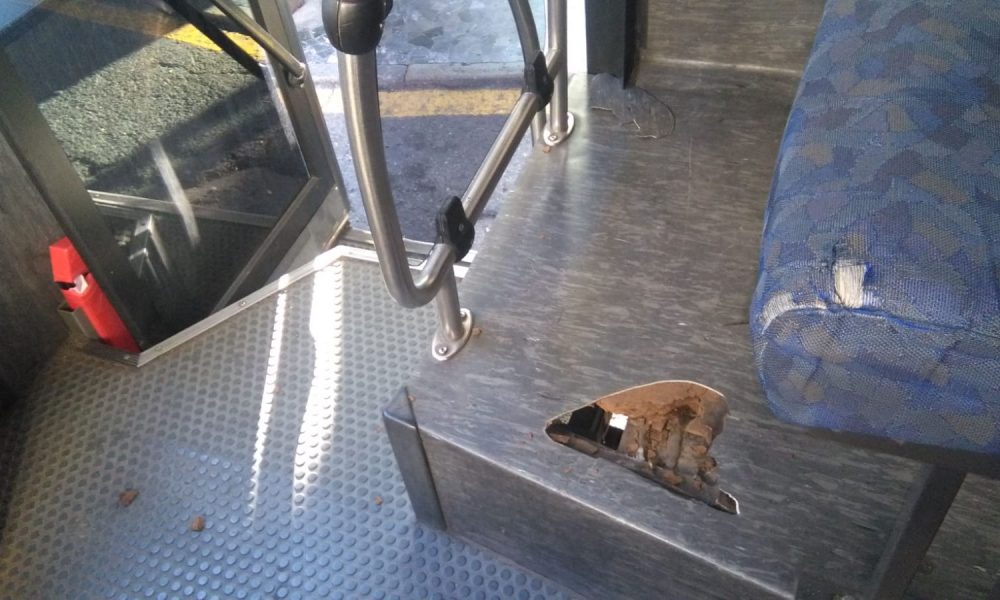 FOTOGALLERY – Pullman “bucato” in servizio sulla Como-Ponzate: le immagini di un telespettatore