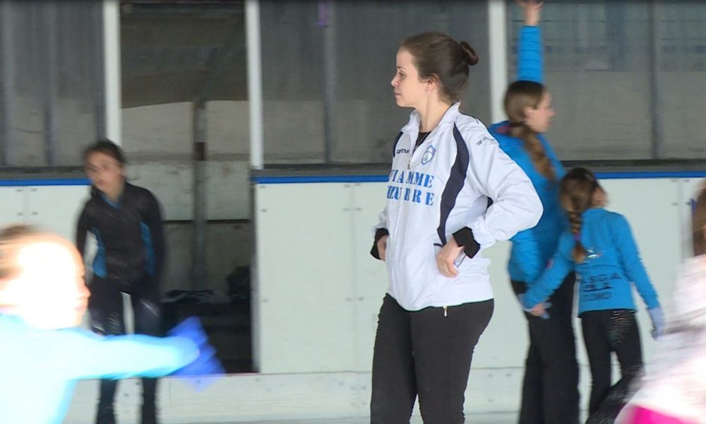 Anna Cappellini istruttrice al palazzo del ghiaccio di Casate. La pattinatrice non pensa al ritiro dalle scene