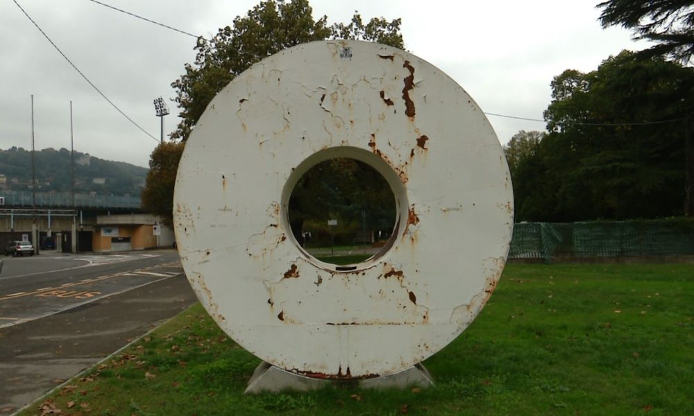 Ammalorati e arrugginiti, i “caramelloni” pubblicitari saranno presto rimossi