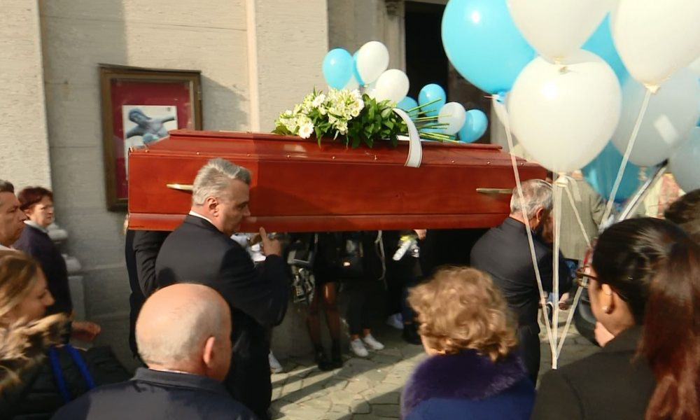 L’ultimo saluto a Gaetano Banfi. A Rebbio l’abbraccio degli amici e dell’intera comunità