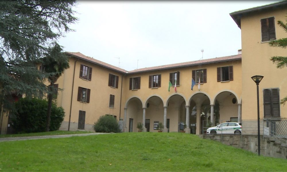 Lambrugo, sfiduciato il sindaco. In Comune arriva il commissario