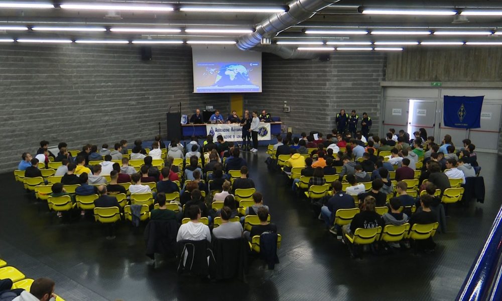Dallo spazio a Como: gli studenti della Magistri si collegano con AstroLuca