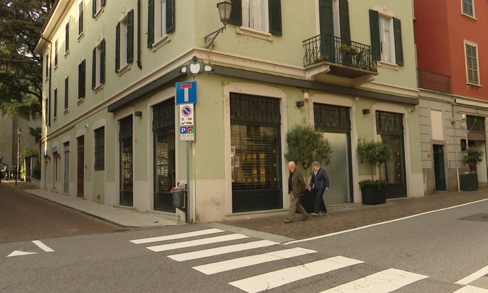 Spaccata in centro a Cernobbio: ladri svaligiano negozio di abbigliamento