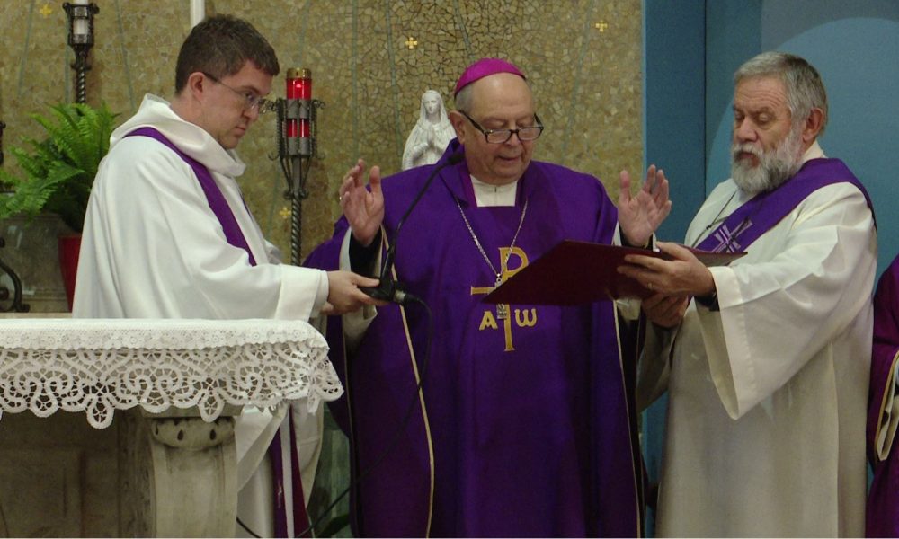 Oggi la commemorazione dei defunti, nel pomeriggio la messa celebrata dal vescovo