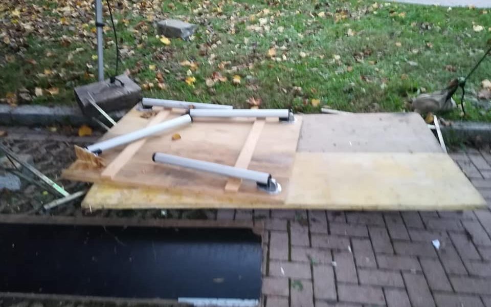 Cantù, vandalismi al chiosco dei fiori davanti al cimitero di Vighizzolo