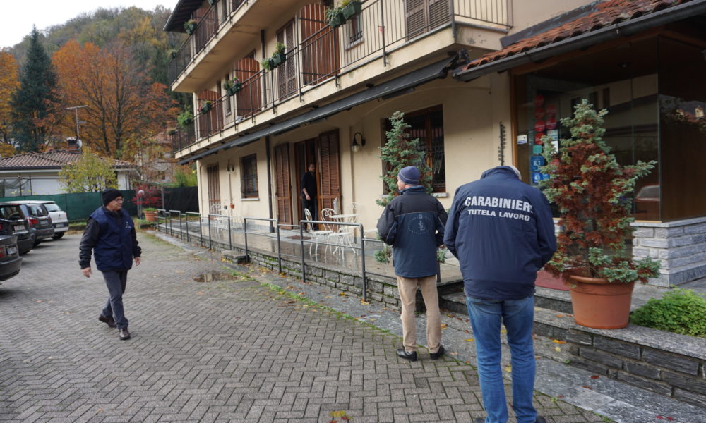 Caporalato a Canzo: sfruttava i lavoratori, arrestato il gestore dell’hotel