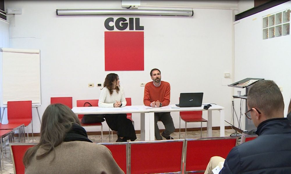 Lavoro, i dati della Cgil: oltre 1600 vertenze in dieci mesi. Il caso di Chiara, “punita” per il secondo figlio