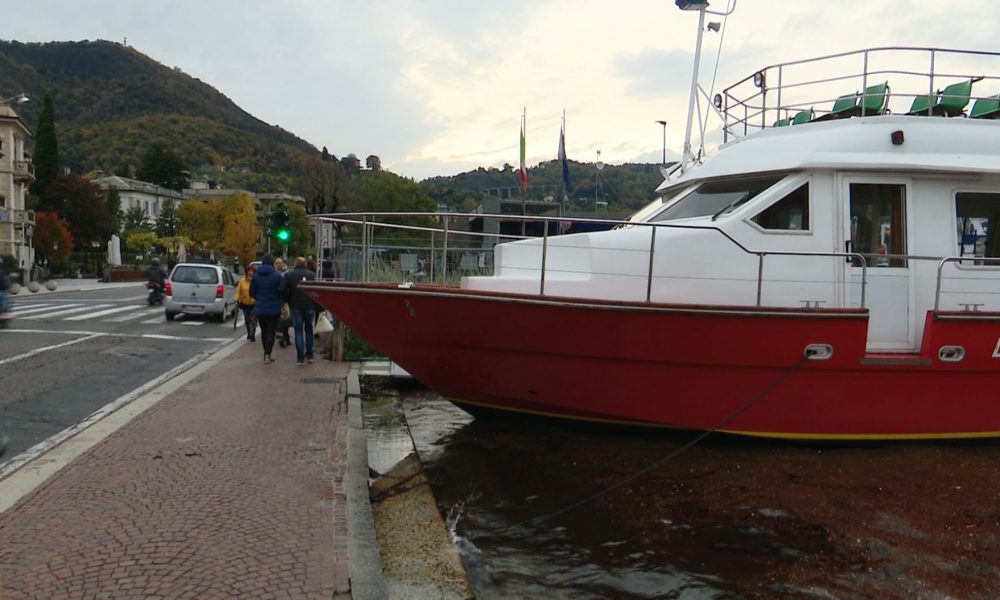 Maltempo, cresce il livello del lago di Como. L’acqua continua a salire, domani prevista pioggia