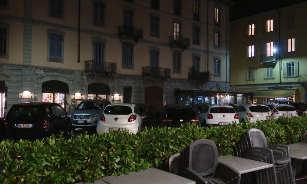 Via le auto da Piazza Croggi e De Orchi. Presto in consiglio comunale la mozione del Pd