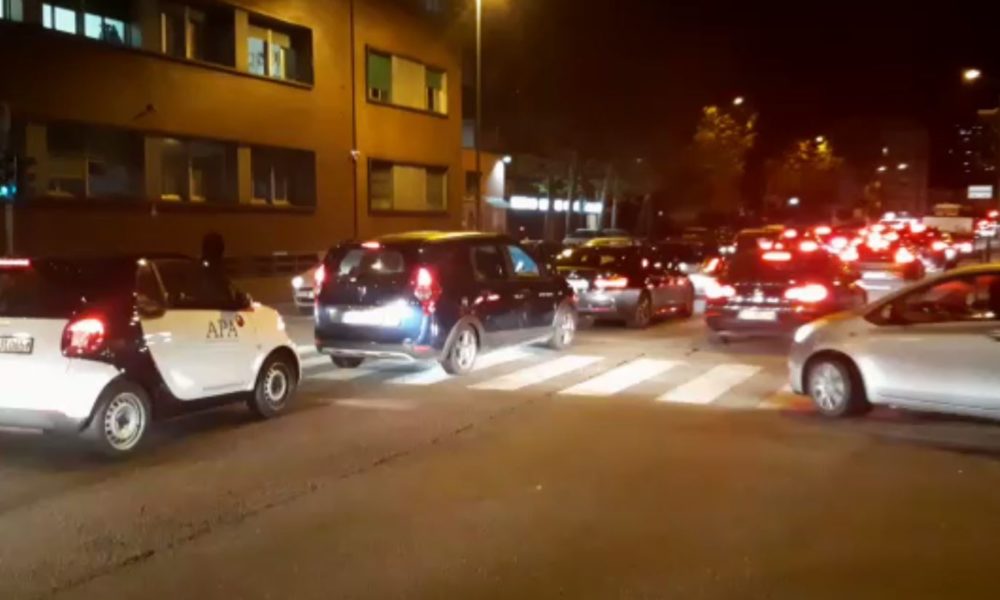 Corteo per il clima, traffico in tilt a Como, file ovunque