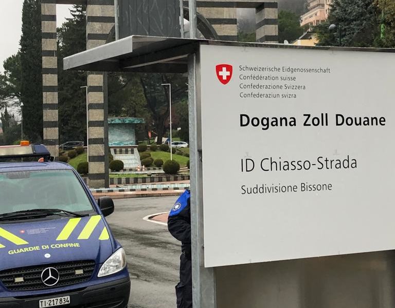 Campione nello spazio doganale Ue: il Comitato civico torna a scrivere a Mattarella. E compaiono i primi cartelli di confine