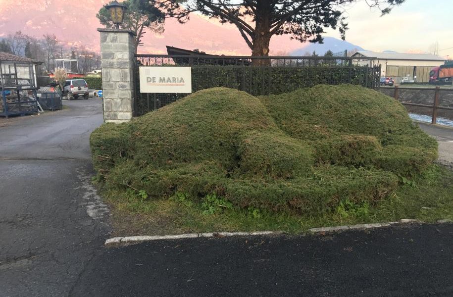 Porlezza, coppia di anziani rapinata da due banditi, uno armato di pistola