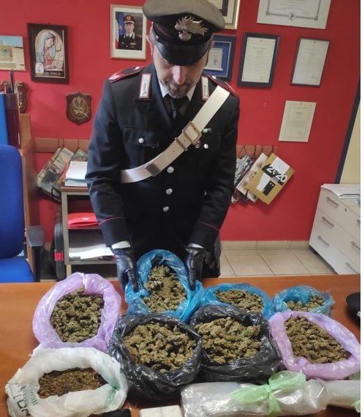Lomazzo, due chili di marijuana in camera e in cantina, arrestato 22enne