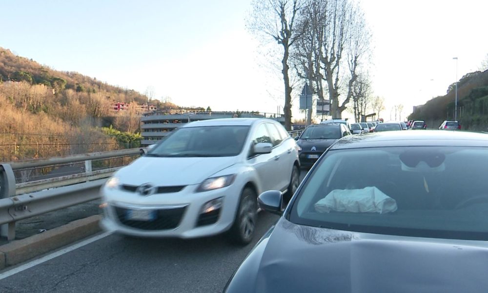 Tamponamento a catena sulla Napoleona, code e rallentamenti