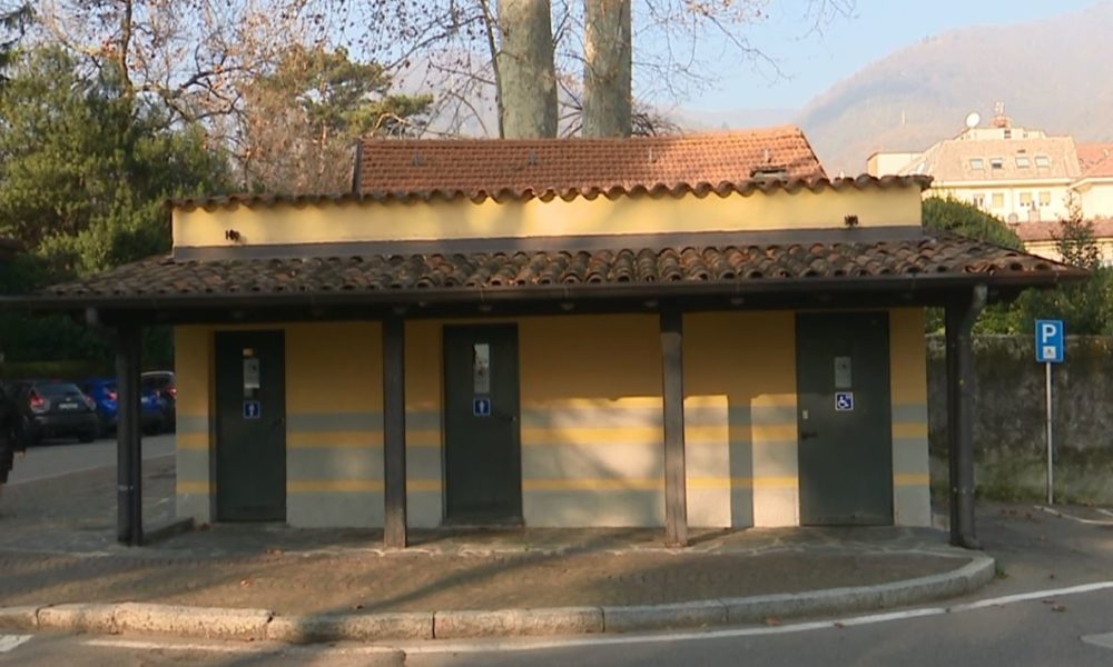 Cernobbio, bagni pubblici chiusi. Il sindaco: “Presto riapriranno”. Già a bilancio le risorse per rimetterli a nuovo