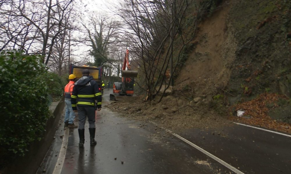 Frana in via per San Fermo, la strada resterà chiusa per tre mesi