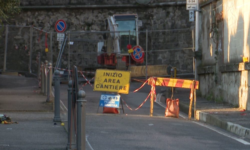 Via Colonna a Como, operai al lavoro fino a fine anno