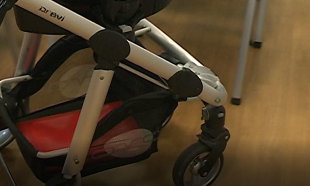 Busnago, cerca di strappare il passeggino a un nonno e lo aggredisce. Arrestato 28enne