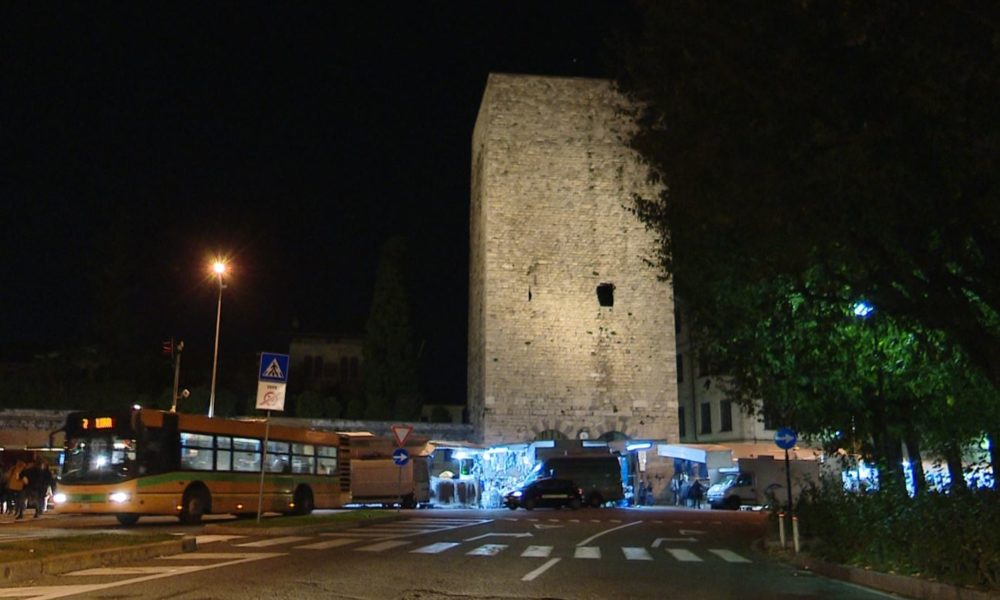 Le “sardine”  in piazza anche a Como, domenica sera sotto Porta Torre