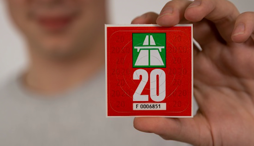 Autostrada svizzera: per il 2020 serve la nuova vignetta rossa metallizzata