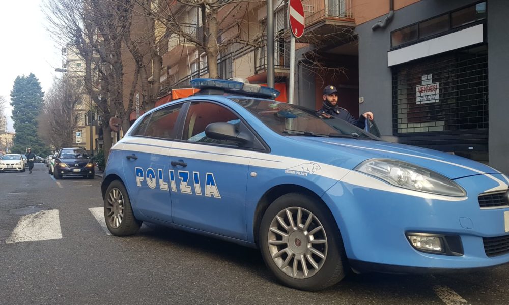 Como, donna trovata morta in auto in via Leoni. La causa sarebbe un abuso di alcol