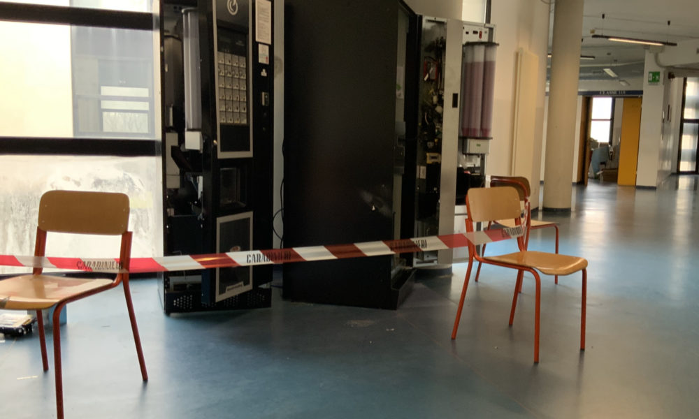 Erba, furto nella notte al liceo Galileo Galilei, rubati i computer e i soldi delle macchinette
