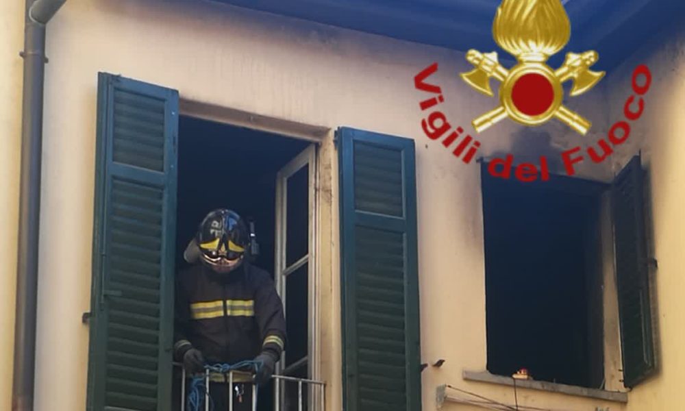 Via Natta, incendio in un appartamento, una donna intossicata dal fumo