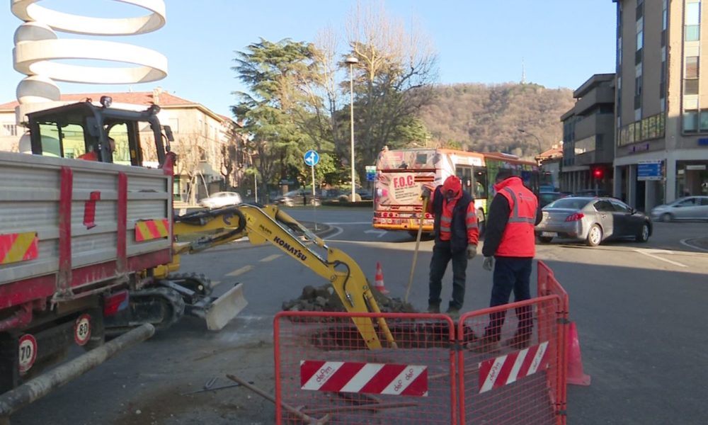 Camerlata, scavi per una perdita d’acqua. Acsm: “Servizio garantito”