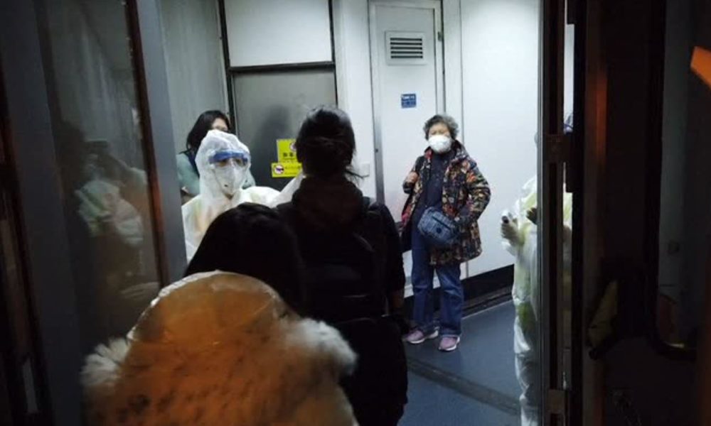 Cresce l’allerta per il virus cinese, controlli incrementati a partire dagli aeroporti