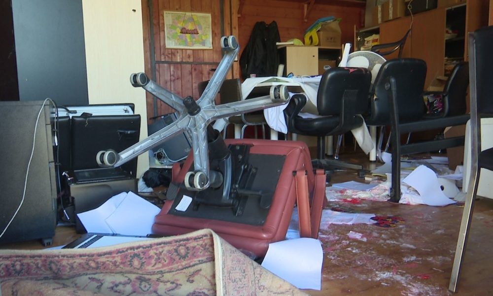 Albate, devastato il Gigi Meroni, la polizia ferma un giovane, caccia ai complici